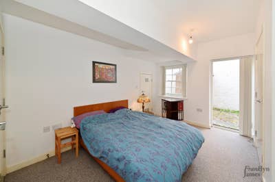 Central London self-contained flat sublet, E14 Main Photo