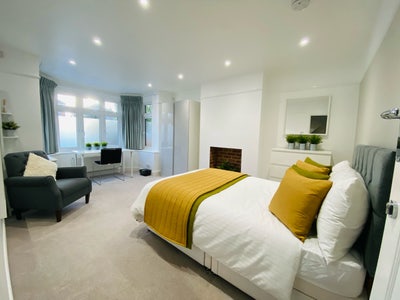 Huge Room in Luxury House   Main Photo