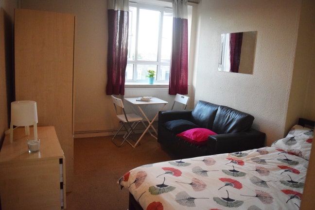 Lovely Double room in Hammersmith for 1 or couple! Main Photo
