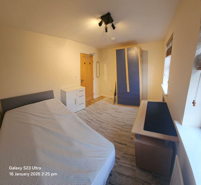 Double Room-for Professionals! Reduced Today! Main Photo