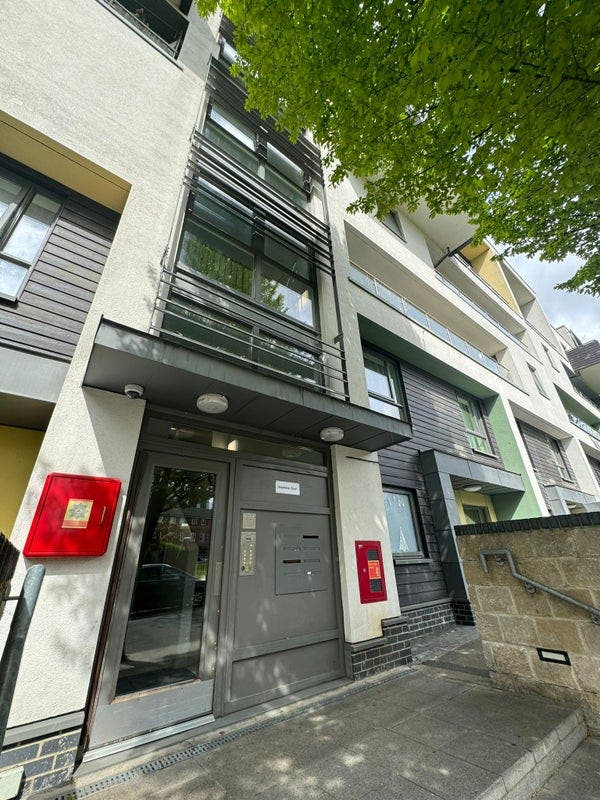 Modern Room in South Quay, 10mins to Canary W. Main Photo