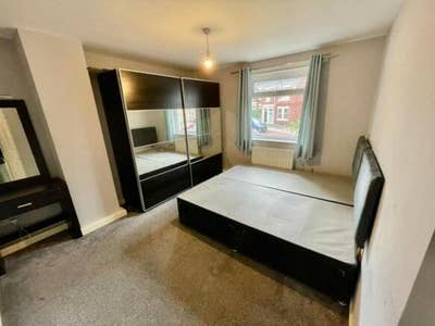 Double room available in gateshead Main Photo