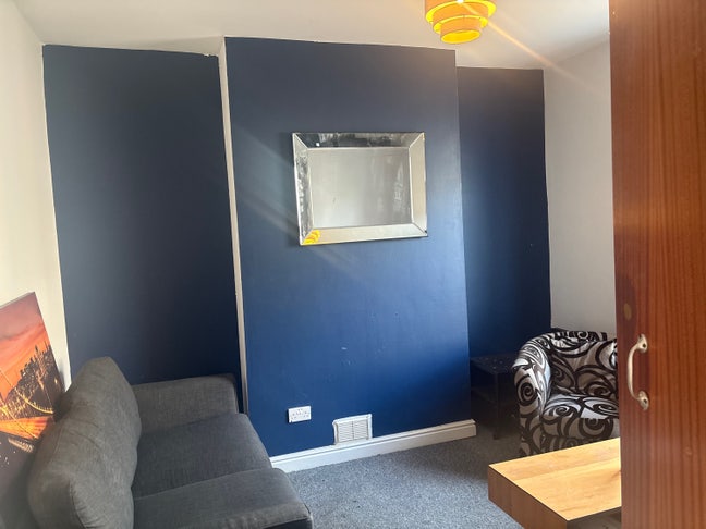 Great location, Lovely house, Bills included Main Photo