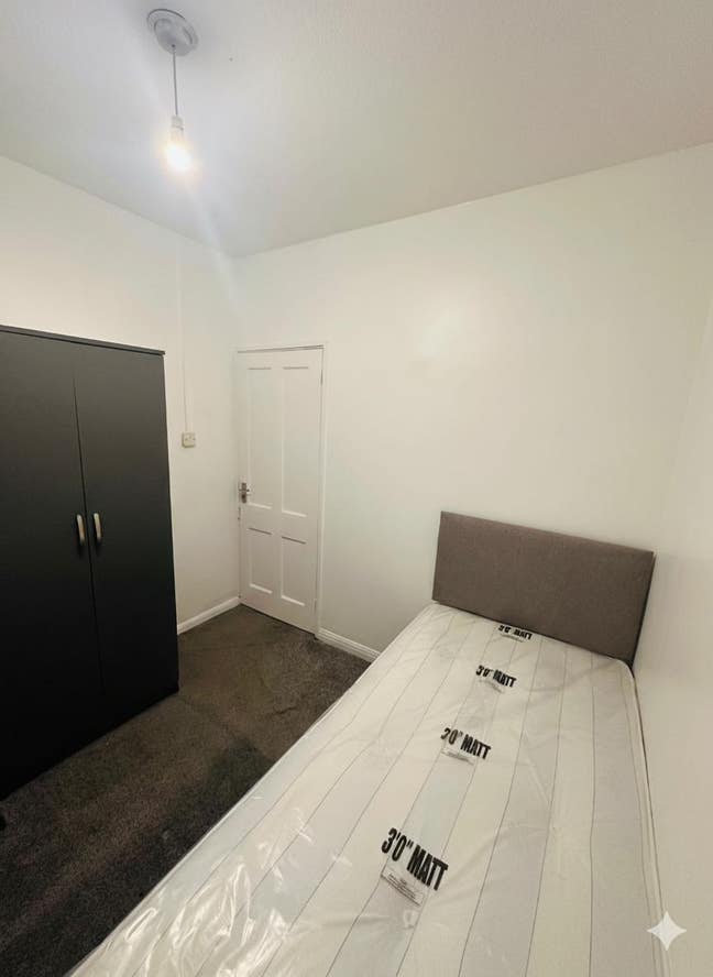 Single Room Available – RM9  Main Photo