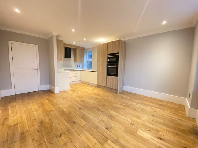 **1 Bed Apartment** Ealing Broadway** W5 Main Photo