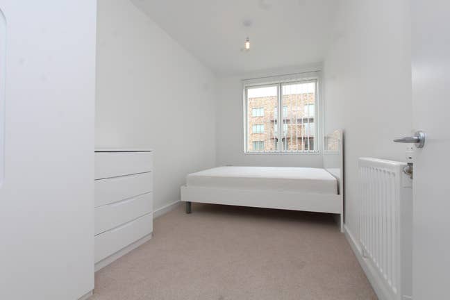 Modern Room in UEL - Dockland Views by Riverside Main Photo