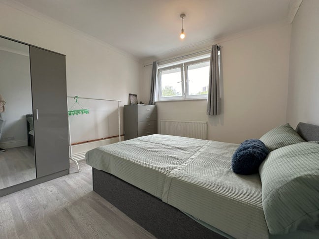 Spacious Double En Suite in Canary W. Main Photo