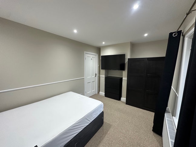 Recently refurbished comfortable double room  Main Photo