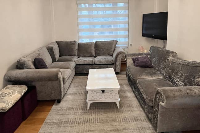 2-Bedroom House with Large Garden & Summer House & Main Photo