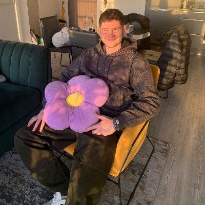 27 year old professional looking for a room  Main Photo