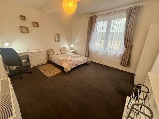 Large Double Room-No Deposit-Bills Included Main Photo