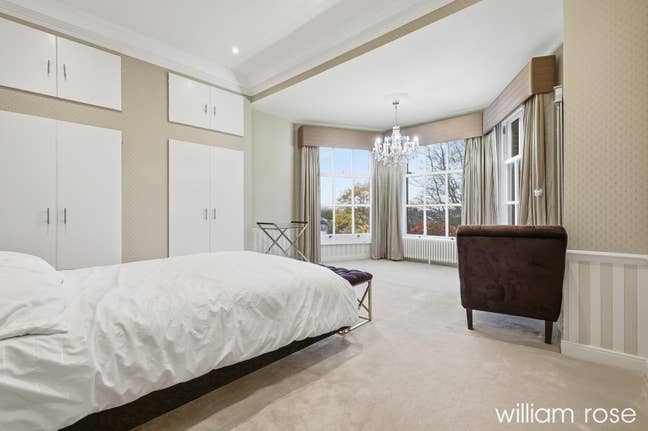 Double Room Available Main Photo