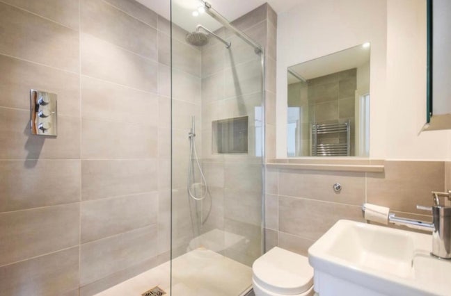 Lovely Ensuite Room in South Wimbledon Main Photo