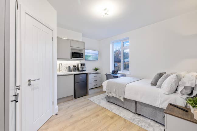 📍 NEW Huge Flat Kitchenette Bedrooms - Ensuite Main Photo