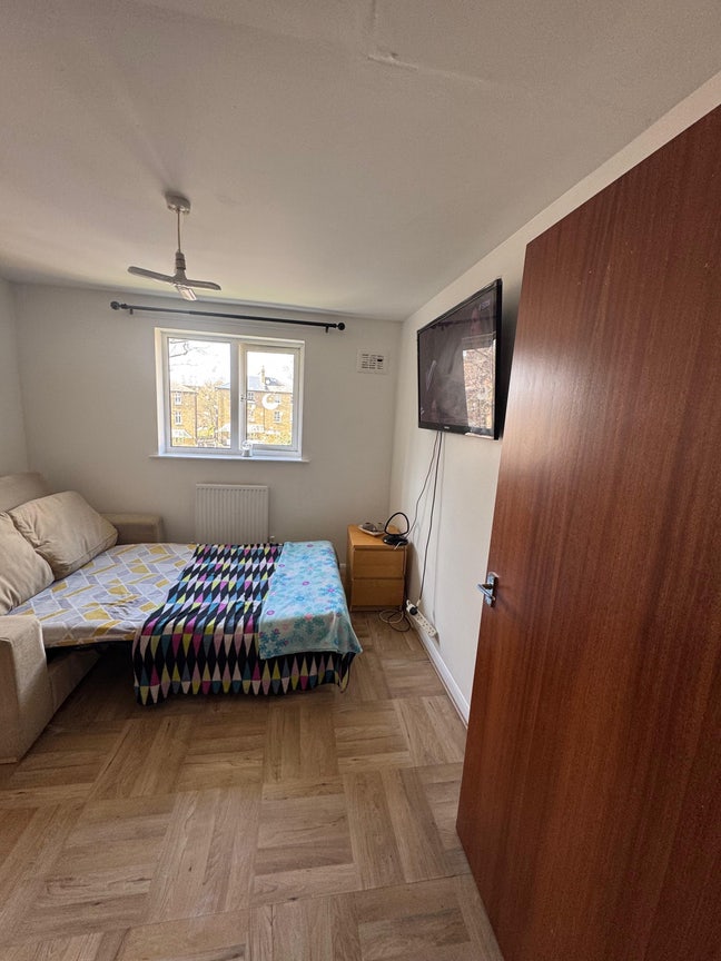 2 bedroom property  Main Photo