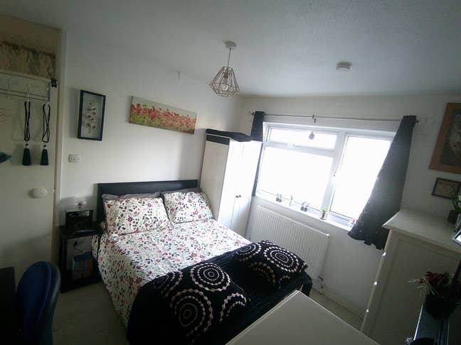 UWE Students looking for comfort and convenience. Main Photo