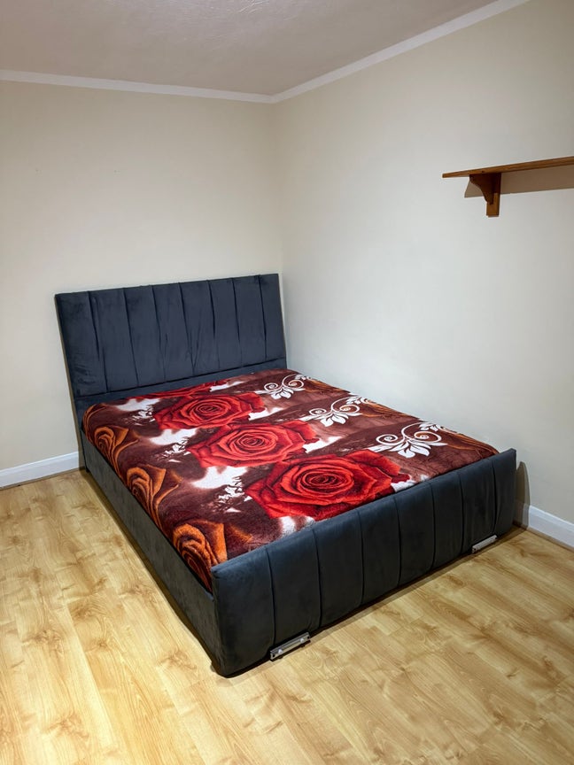 Double bedroom for rent available immediately  Main Photo
