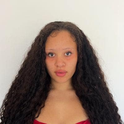 Professional Female seeks a double room Main Photo