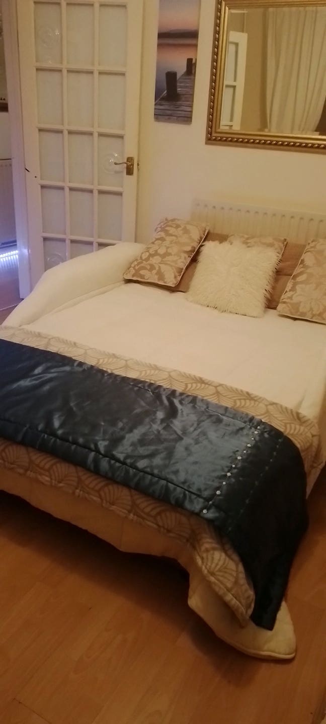 Bedroom and sitting room fully furnished  Main Photo