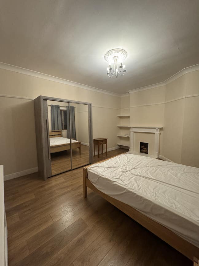 🏠 Cameră King Size de închiriat – 800&pound;, utilități Main Photo