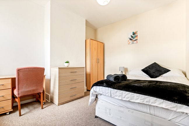 * Elm Grove + All Bills inc + Double Room  Main Photo