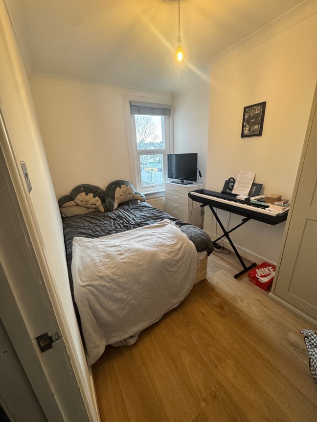 Spare double for short term lets Main Photo