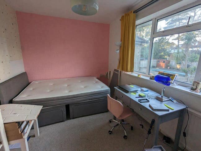 3 Rooms to Let – Garrick Drive NW4 1HJ Main Photo