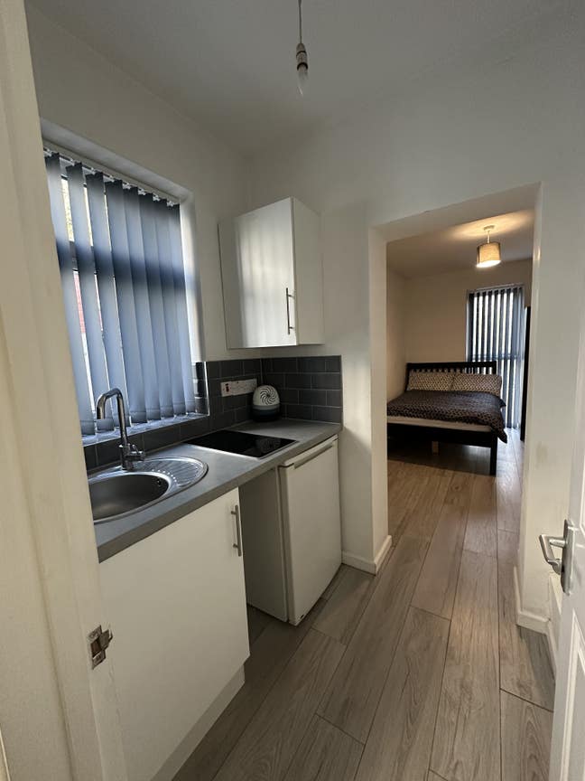Refurbished studio room with private en-suite  Main Photo