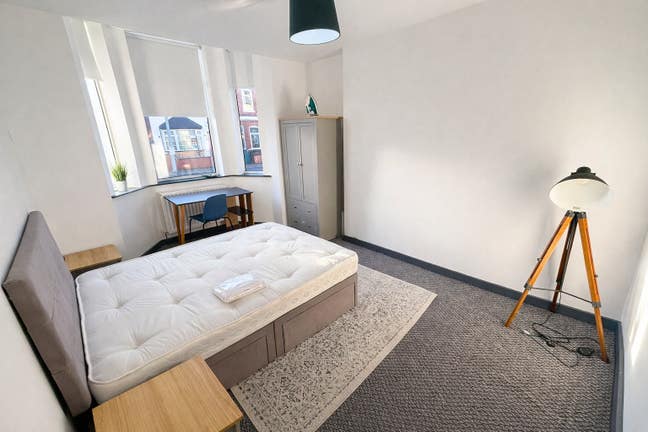 Modern Room | Eccles | Bills Included! Main Photo