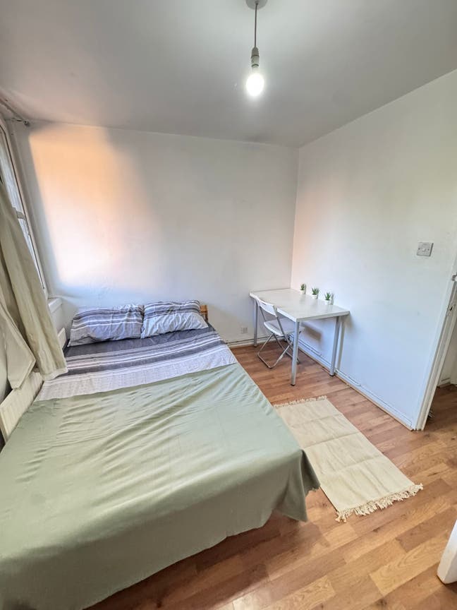 Double & Single Rooms E1 | ½ Deposit Main Photo