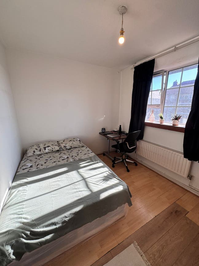 Double Room in Aldgate East  E1 | ½ Deposit Main Photo