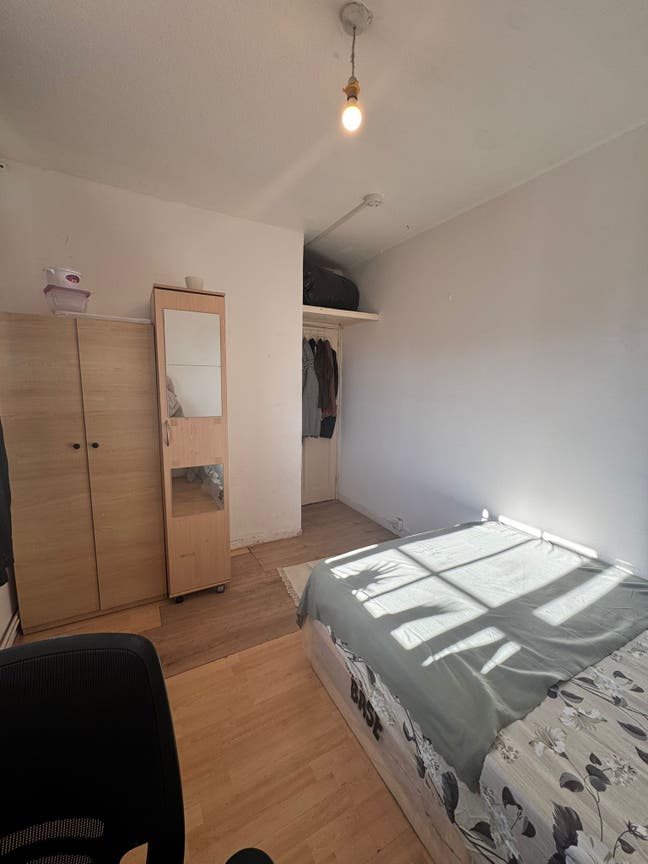 Double Room in Aldgate East  E1 | ½ Deposit Main Photo