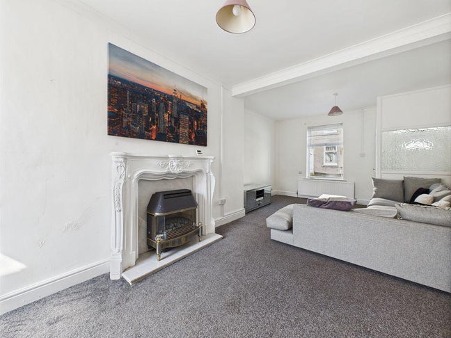 Rooms Available in Fully furnished 3-bedroom House Main Photo