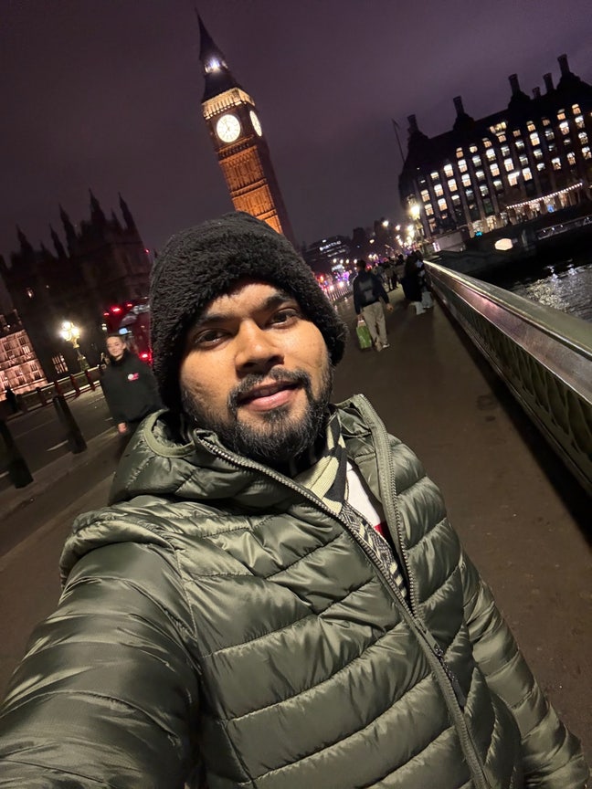 I am a professional male aged 25. I am lookin... Main Photo