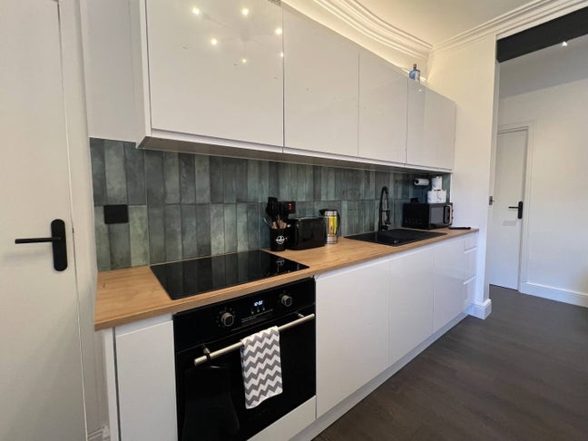 🏡 2-Bed Flat | Jasmine House | Close to Anfield Main Photo