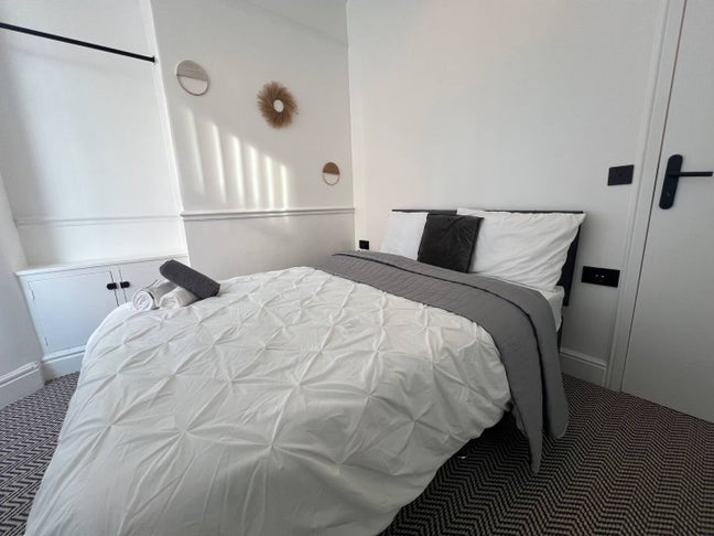 🏡 2-Bed Flat | Jasmine House | Close to Anfield Main Photo