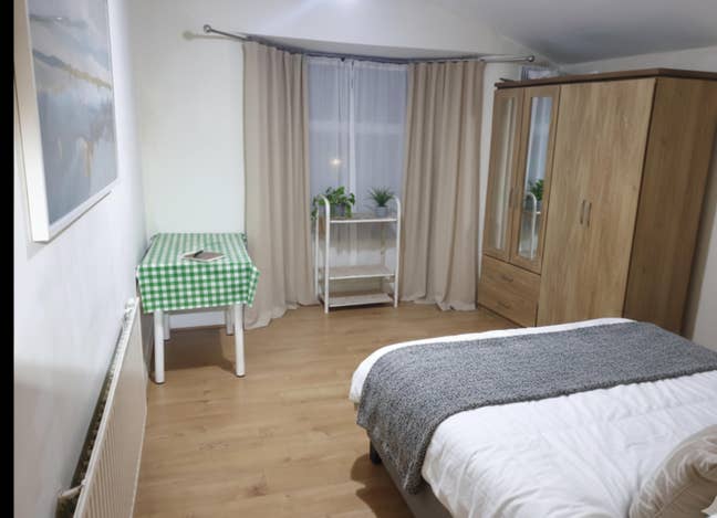 Quiet, clean , and Perfectly Located Double room Main Photo