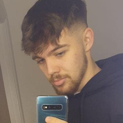 Professional male looking for a room Main Photo