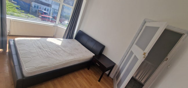 Double room just off greenford Broadway  Main Photo