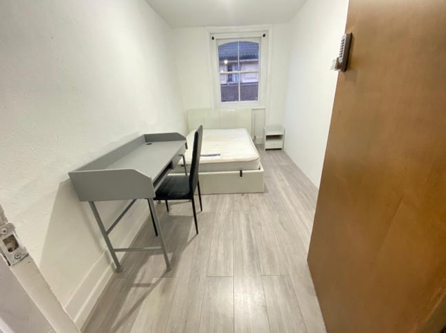 📍 Zone 1 Room in Aldgate East | Bills Incl Main Photo