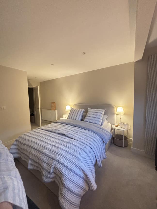 Beautiful, Spacious king Bed Bedroom En-suite  Main Photo