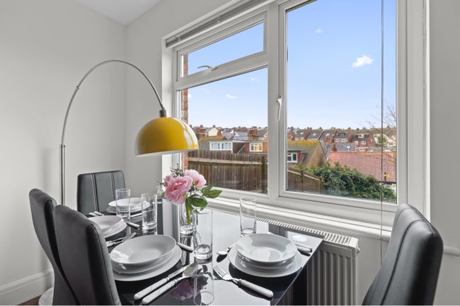 Modern 4-Bed House Share-Fully Furnished  Main Photo