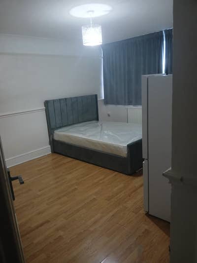 Extra large Clean double bedroom  Main Photo