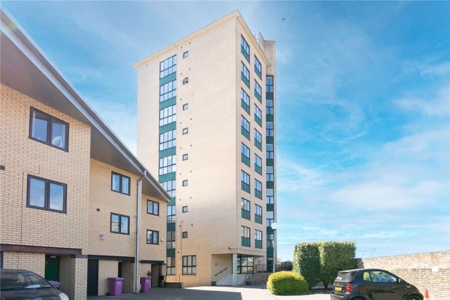 Penthouse Flat- En Suite & Balcony Room E14 Main Photo