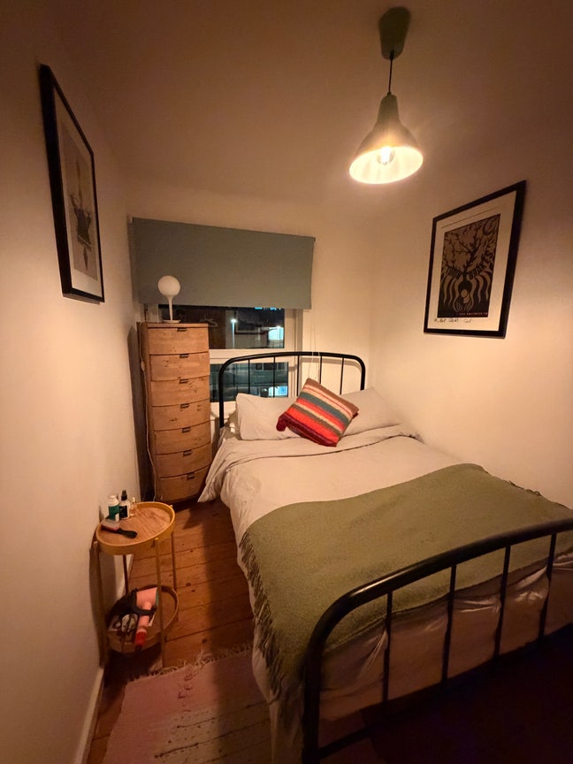 Room to Let In Oval Main Photo