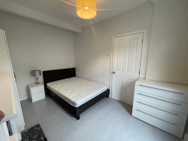 2 DBL Room | Near Stratford | Bills Included  Main Photo