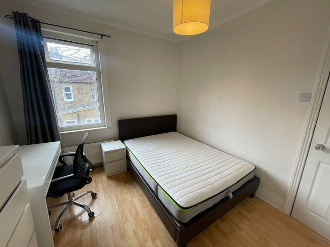 2 DBL Room | Near Stratford | Bills Included  Main Photo