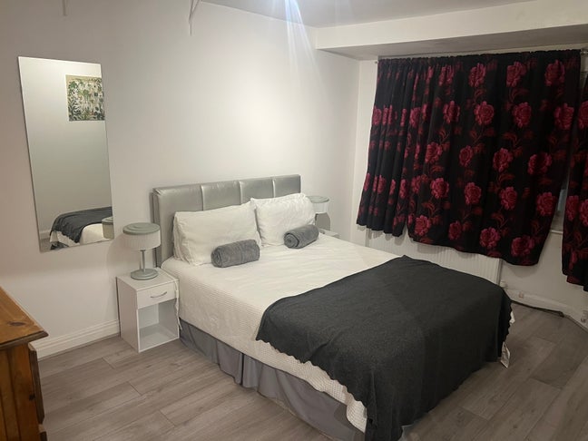 2 bedroom flat in a shared house Main Photo