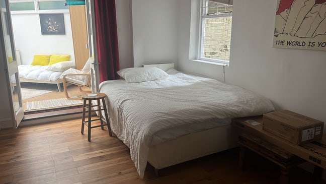 Friendly. Clean & tidy. Decent. Trusted perso... Main Photo