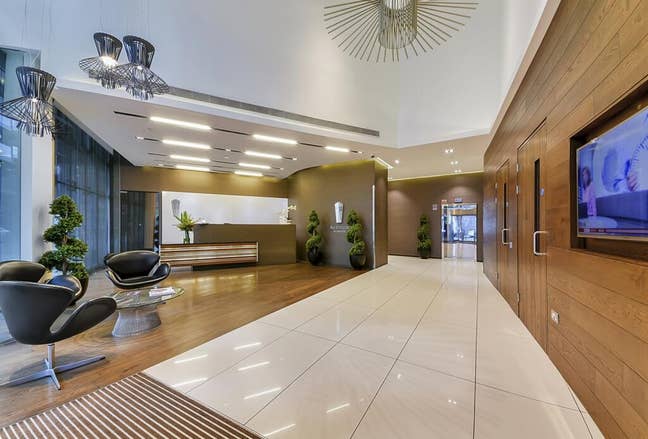 Luxury Tower + Balcony/Rooftop terrace City Views  Main Photo